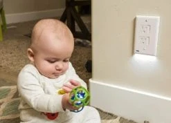 SnapPower SafeLight Décor Outlet Cover Plate with Integrated LED Lighting - Automatic On/Off, White Finish, 4000K -Nebo Sales Store 01 spsg 100 crwh app safe light decor outlet cover 1