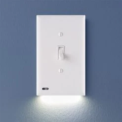 SnapPower SwitchLight Toggle Switch Cover Plate with Integrated LED Lighting - Automatic On/Off Sensor - White Finish - 4000K 5 SnapPower SwitchLight Toggle Switch Cover Plate with Integrated LED Lighting - Automatic On/Off Sensor - White Finish - 4000K -Nebo Sales Store single sl white