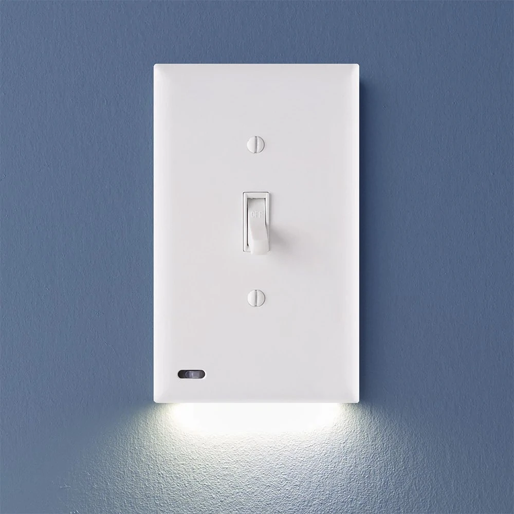 SnapPower SwitchLight Toggle Switch Cover Plate with Integrated LED Lighting - Automatic On/Off Sensor - White Finish - 4000K 3 SnapPower SwitchLight Toggle Switch Cover Plate with Integrated LED Lighting - Automatic On/Off Sensor - White Finish - 4000K - Image 3